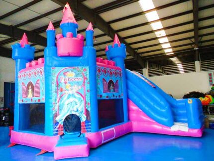 Château De Princesse Sautant Avec Toboggan
